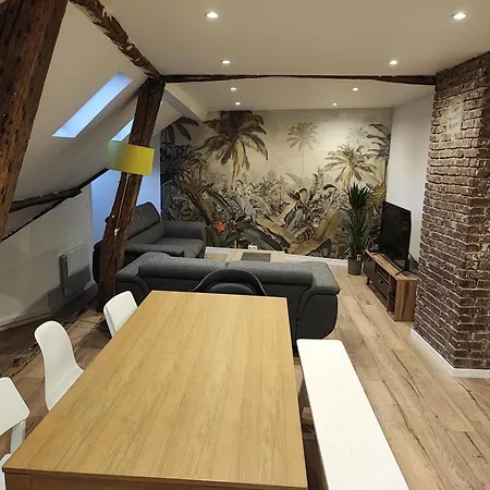Ideal 5-10 Personnes Apartment *